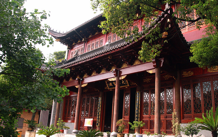 高堂会食罗千夫，撞钟击鼓喧朝晡。