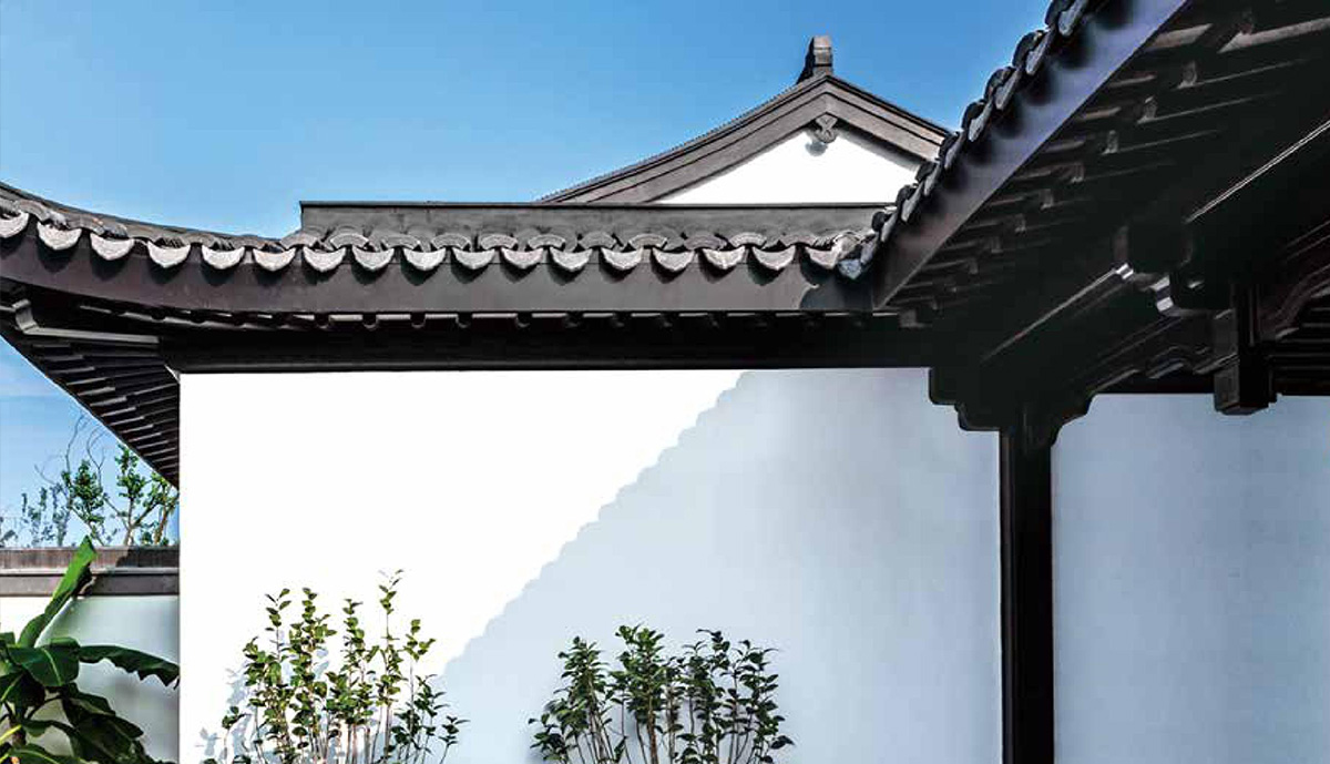 青砖小瓦马头墙，回廊挂落花格窗。